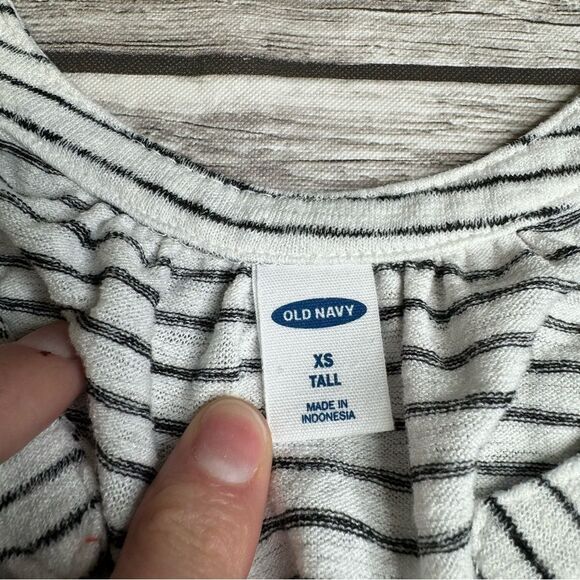 Old Navy Women's Striped Sleeveless Sweater White Black XST XS Extra Small TALL - Picture 7 of 10